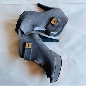 MICHAEL KORS PLATFORM HEELS